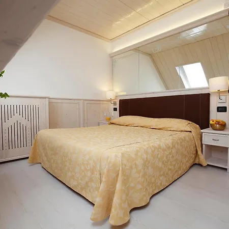 Croce Bianca Szálloda 3*