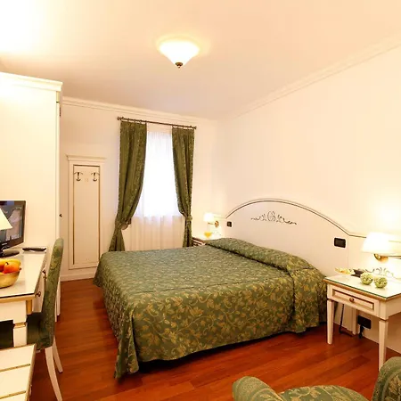 Hotel Croce Bianca