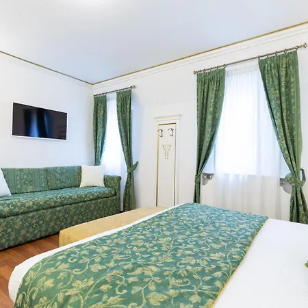 Hotel Croce Bianca 3*