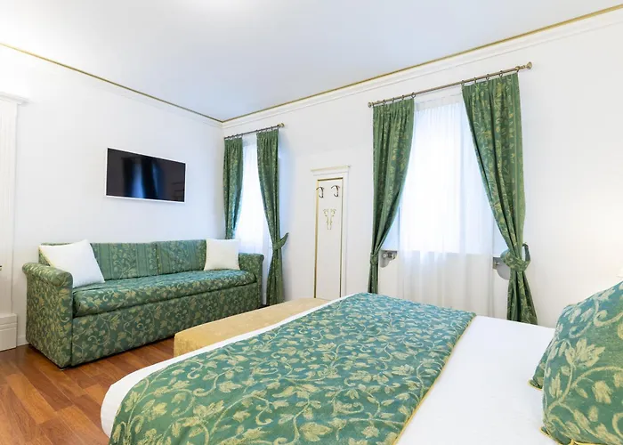 Hotel Croce Bianca 3*