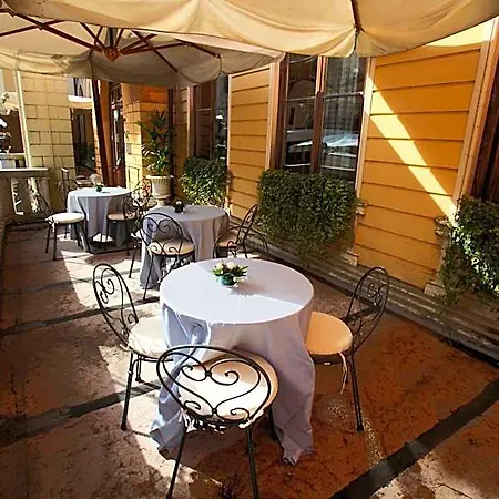 Hotel Croce Bianca 3*