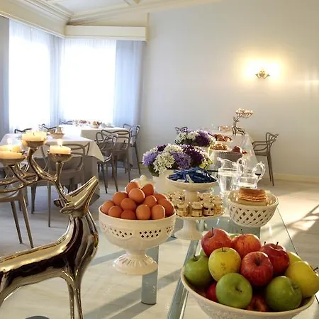 Hotel Croce Bianca 3*