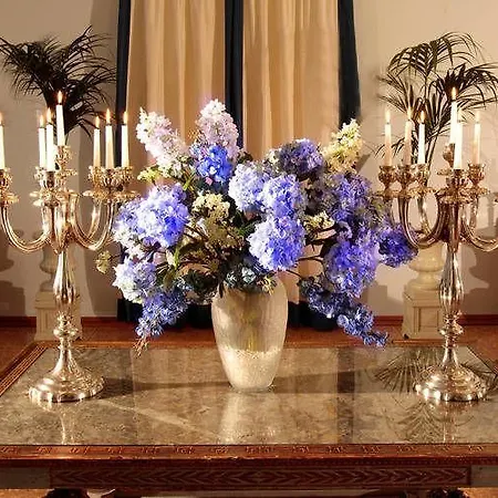 Hotel Croce Bianca 3*